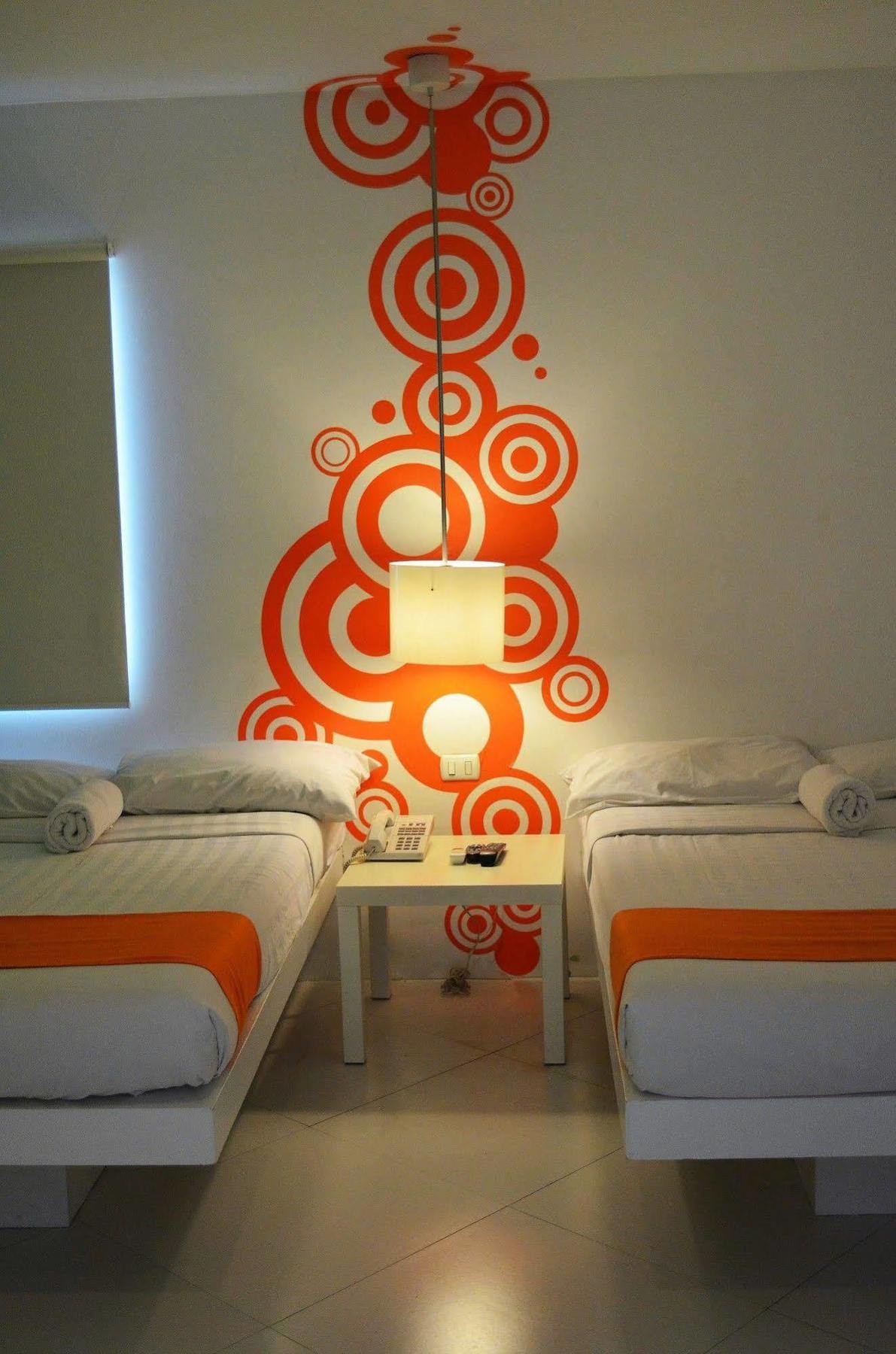 Islands Stay Hotels - Uptown Cebu Exterior photo