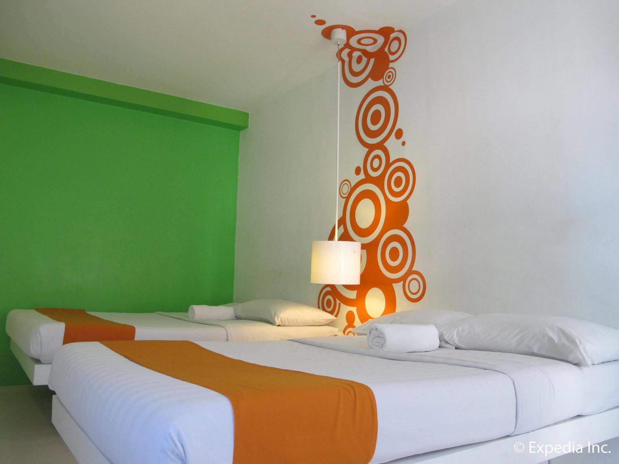 Islands Stay Hotels - Uptown Cebu Exterior photo