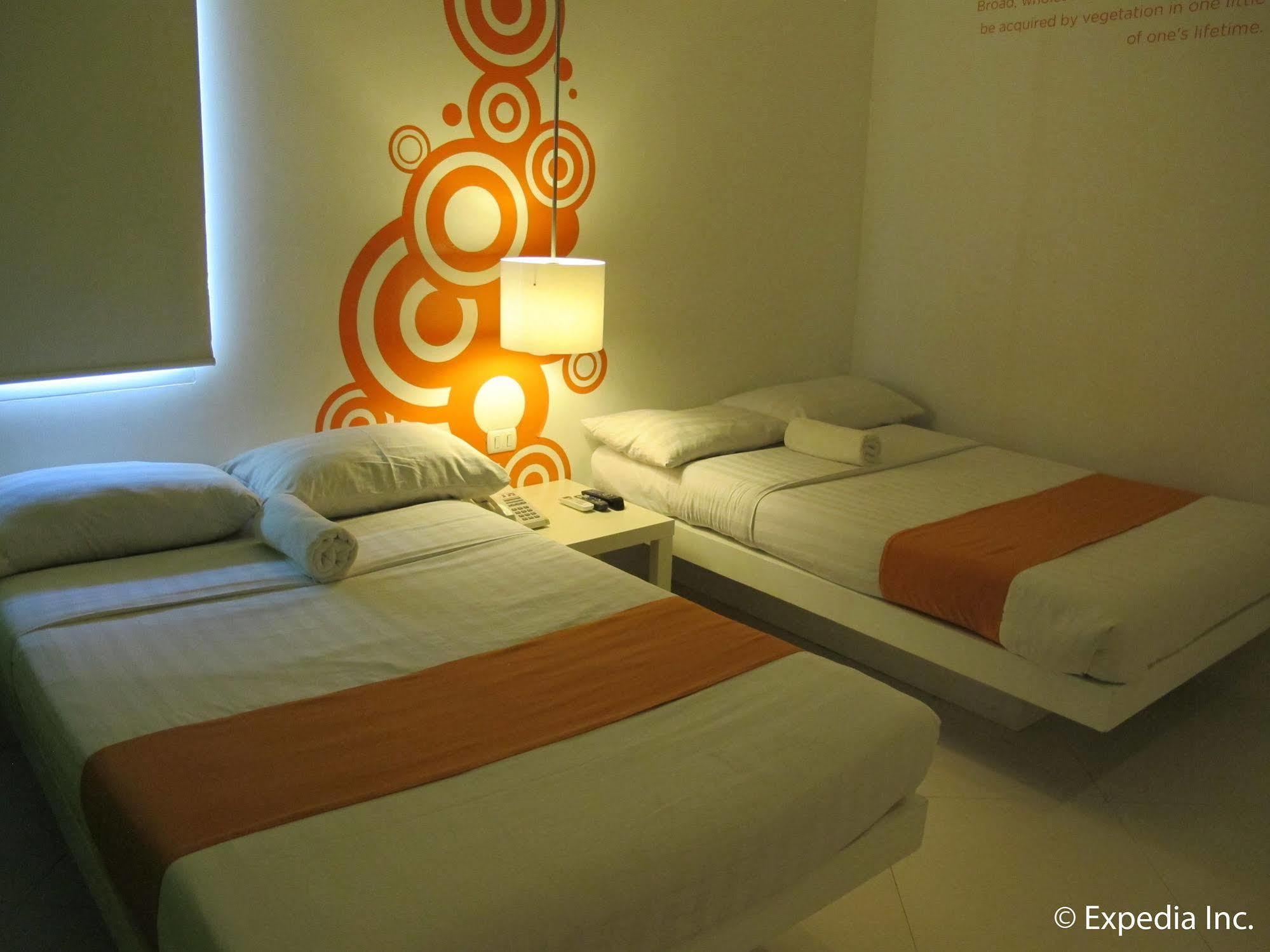 Islands Stay Hotels - Uptown Cebu Exterior photo
