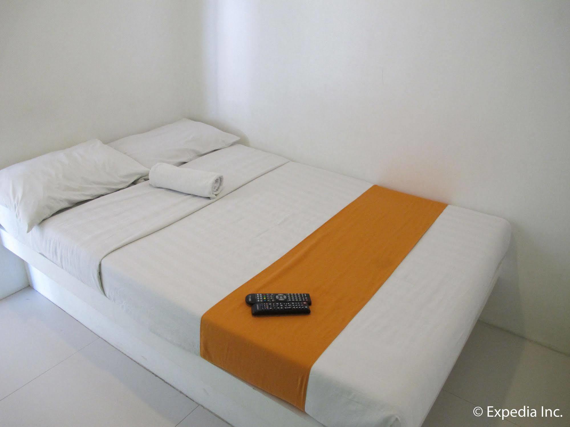 Islands Stay Hotels - Uptown Cebu Exterior photo