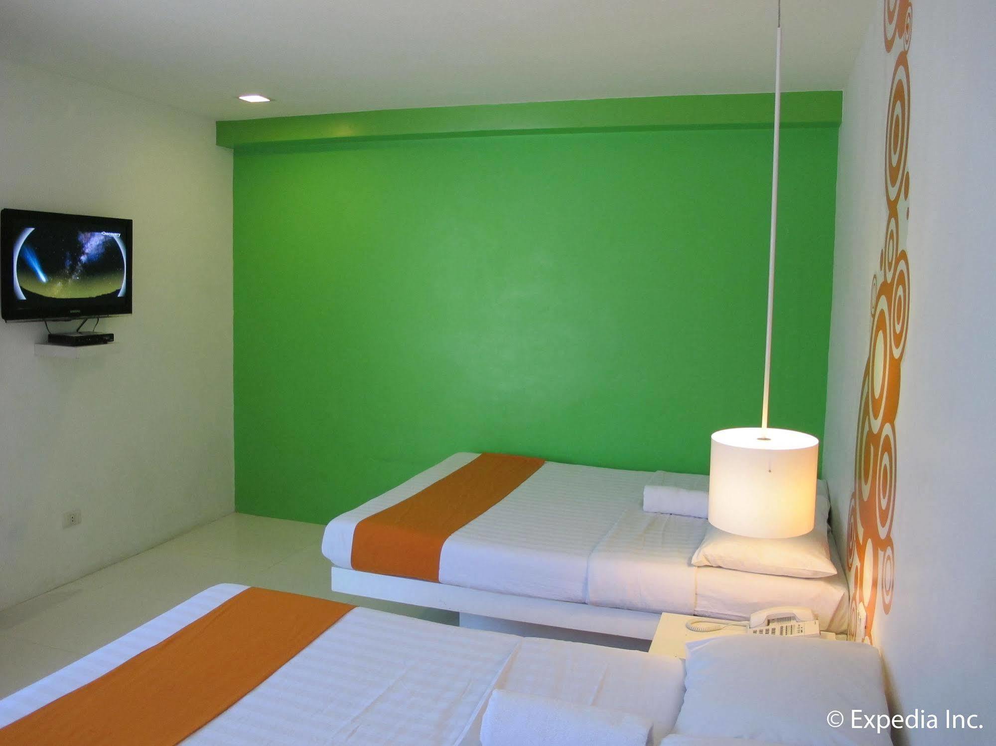 Islands Stay Hotels - Uptown Cebu Exterior photo
