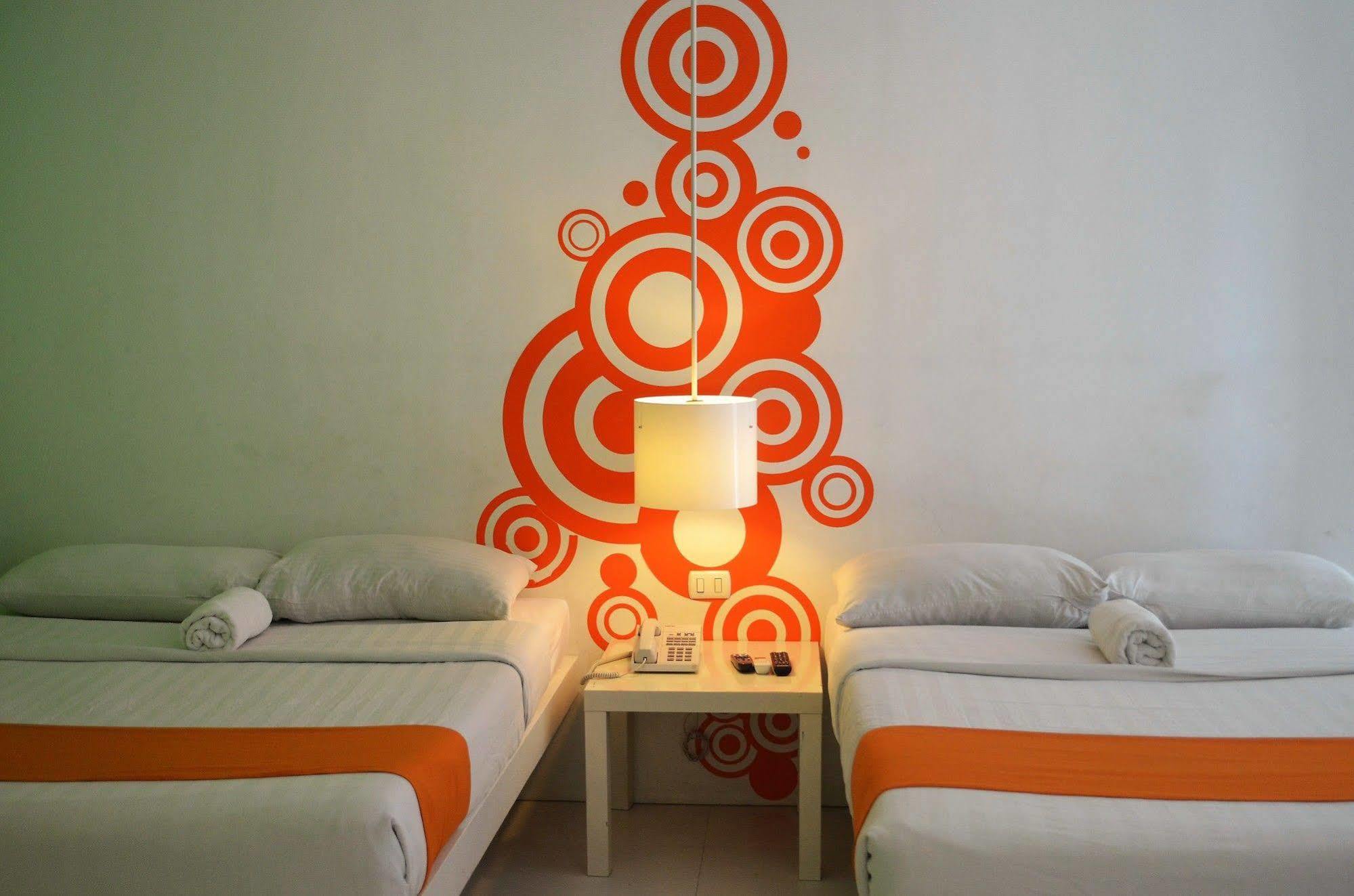 Islands Stay Hotels - Uptown Cebu Exterior photo